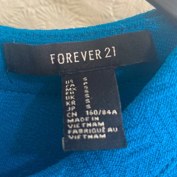 Forever 21 textured teal tee with rolled cuffs - Picture 3 of 5